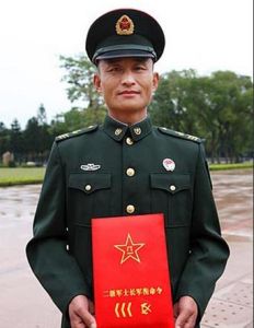 二级军士长是什么职位,和少校哪个职位大?