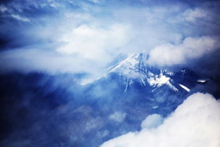 客似云来的意思是比喻客人像云一样来得络绎不绝,生意非常兴旺.