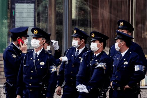 日本警察由东京警视厅 47个道,县警察局组成.