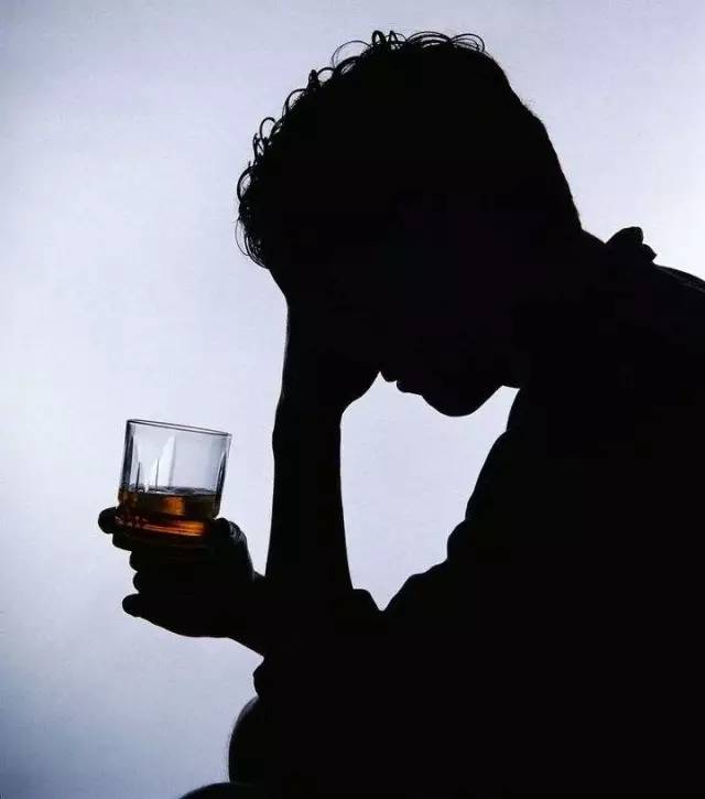 "借酒消愁愁更愁"出自那还有后句是什么