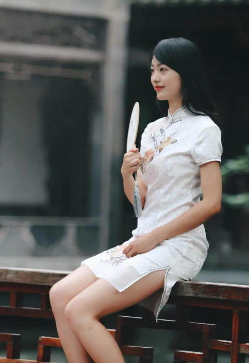 婀娜多姿的意思(婀娜多姿的意思解释一下)