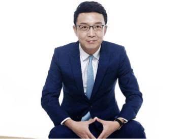 路一鸣,1974年3月16日出生于辽宁沈阳,中国中央电视台节目主持人.