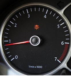 大众朗逸仪表盘故障灯图解一个圆圈,旁边还有个叹号