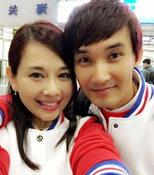 陈松伶遇到了自己后来的老公,对方是比自己小8岁的青年男演员张铎,两