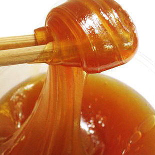 饴糖是由玉米,大麦,小麦,粟或玉蜀黍等粮食经发酵糖化而制成的食品.