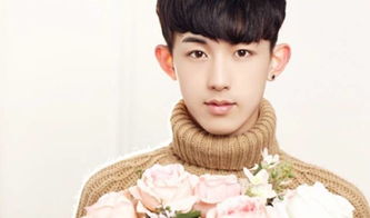 人美气质佳又缺爱的校花莫小琪;热情又乐于助人的特长生江昊天;高冷又