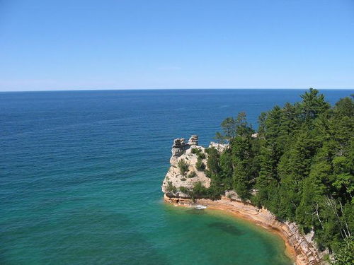 苏必利尔湖(lake superior)为美国和加拿大共有,是北美洲五大湖之一