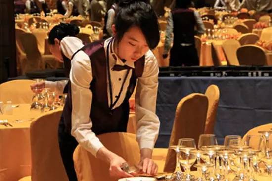 服务员英文服务员英文女