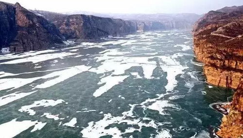 一泻千里的意思是什么