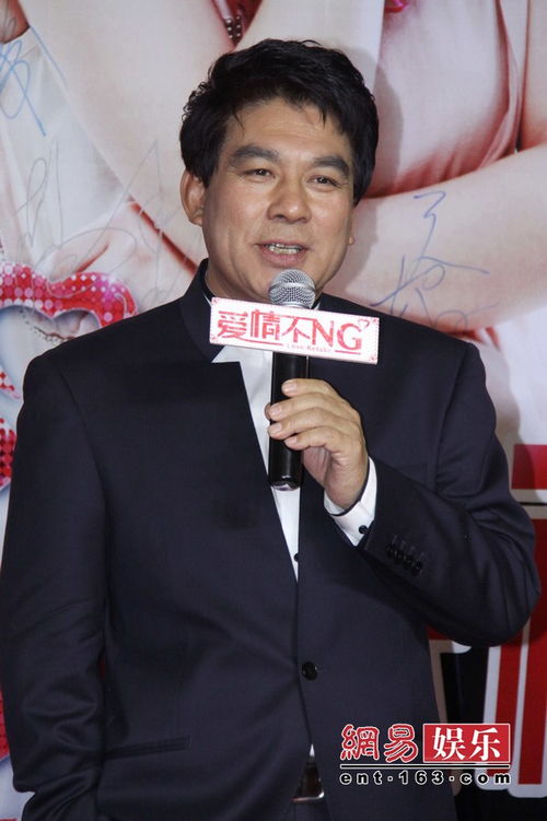 朱时茂1954年出生于山东,他从小热爱文艺,1970年考入了福州军区话剧团