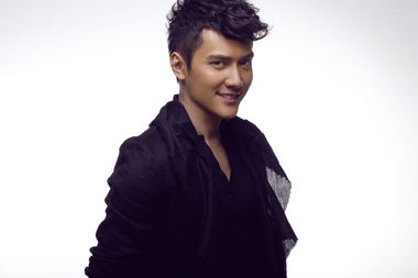 冯绍峰与杨幂合作《宫锁心玉》后一夜爆红,之后还与李晨,杜淳,文章一