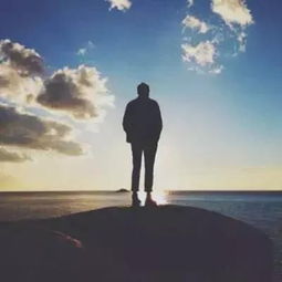 男人背影男人背影图片真实伤感