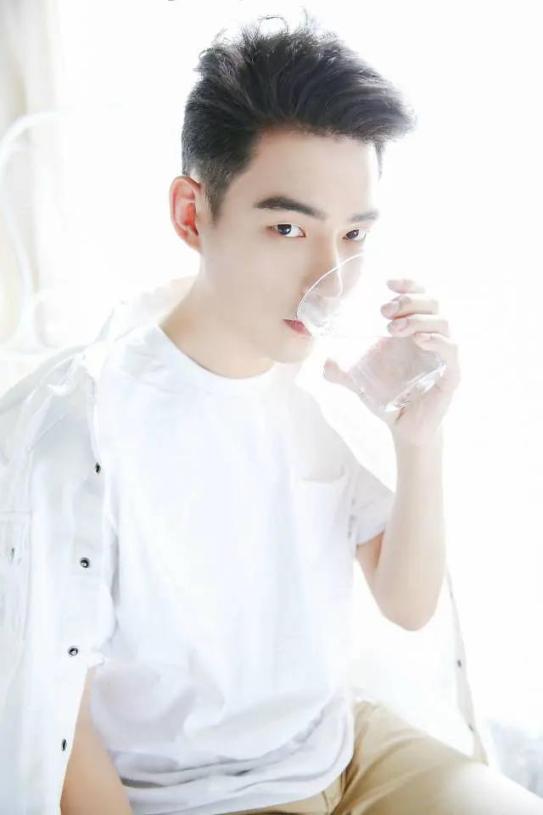 卜先森蒙淇淇婚纱照蒙淇淇结婚照