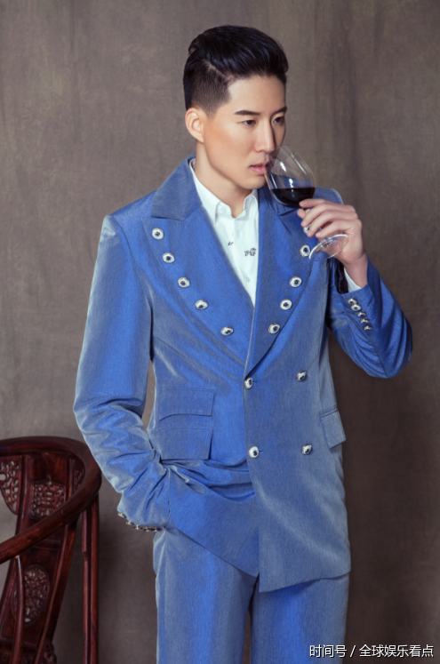 洪天照洪天照范丞丞对比照