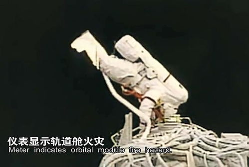 神舟七号谁在太空上行走?