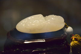 《红楼梦》中“阆苑仙葩”、“美玉无瑕”分别指谁?