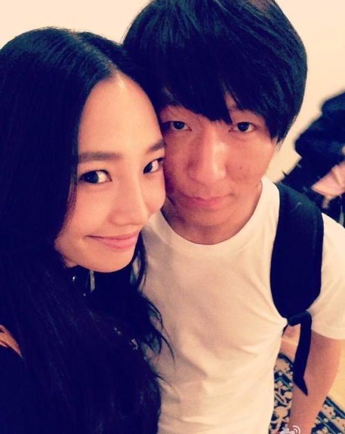 你可以去问问他老公,她老公怕他出轨,所以不让他更新白百何是有多不红