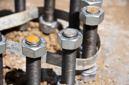 高强度螺栓施工扭矩值参考表 :当施工采用电动扳手时,在调好档位后