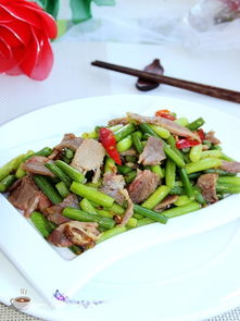 美味劲霸的蒜苗炒腊肉,腊肉需要先煮熟吗?