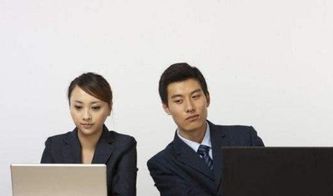 请问在对多人的称呼中,“各位同仁”“各位同事”有没有什么不同