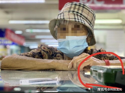 出处:简璎《情定功夫男》四章: "八岁之后他在凌门长大,深受凌