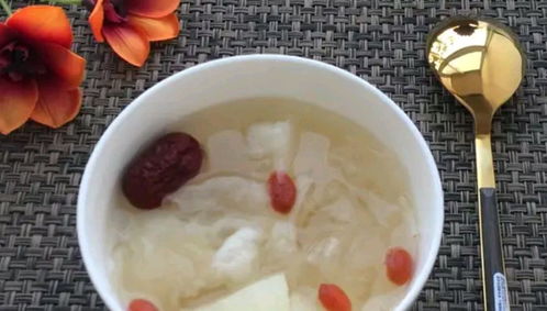 泡银耳时,该用热水还是冷水?