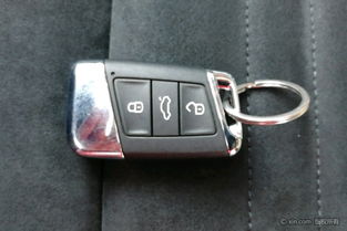 进口大众迈腾旅行车钥匙怎么更换电池?