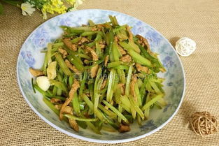 请介绍下肉丝炒芹菜怎么做好吃呢?