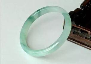 怎样辨别玉手镯的真假和好坏?