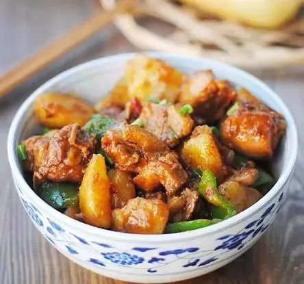 正宗土豆烧鸡块的做法