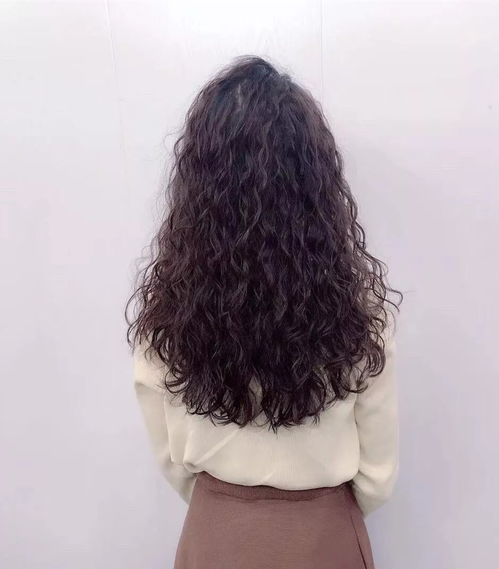 如何烫发步骤图解,在家如何烫发