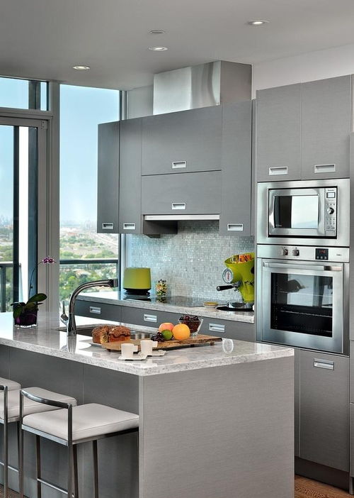 1 厨房吊顶只指厨房顶部装修,吊顶给厨房增加了一道美丽的风景,使厨房