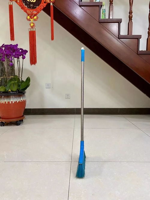 扫把立墙上让人误解的图片,扫把靠着墙的图片_竞价网