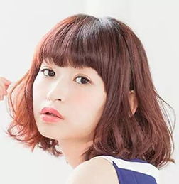 齐肩发适合烫蛋卷头和s型卷,梨花头也是一种非常经典的发型,另外像斜