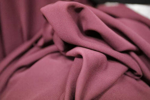 冰丝面料是一种化学纤维的商品名称,是变性聚粘胶纤维.